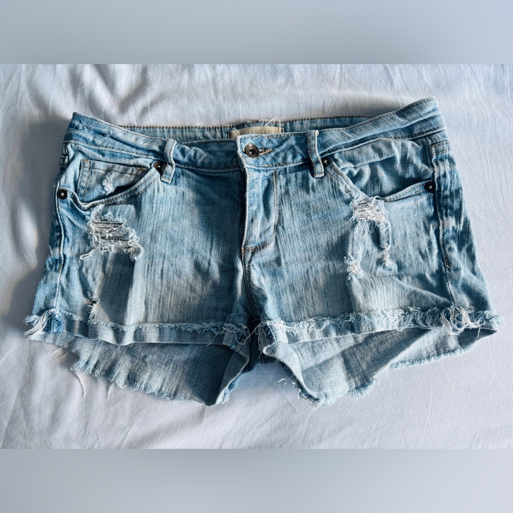 Bullhead Denim Co Ripped Destroyed Distressed Denim Jean Shorts | Size 7